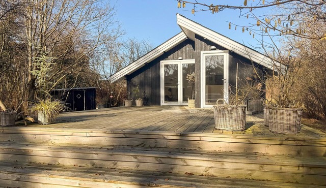 Stunning home in Aakirkeby with WiFi