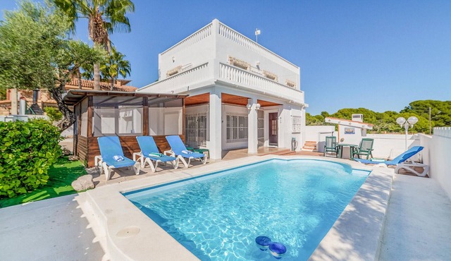 Stunning home in Alcanar