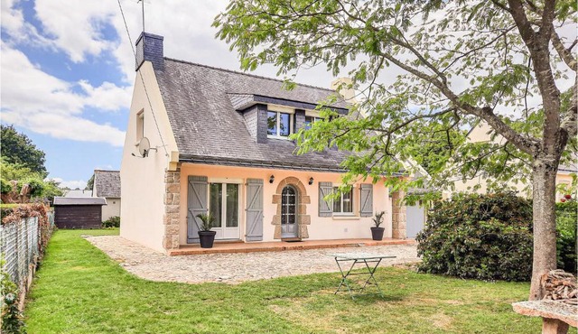 Stunning Home In Allaire With Wifi