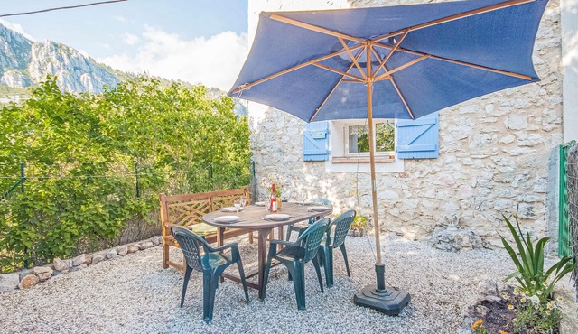 Stunning home in Andon with kitchen