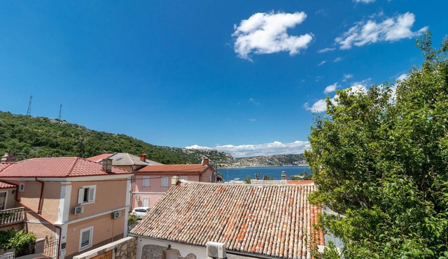 Stunning home in Bakarac with WiFi