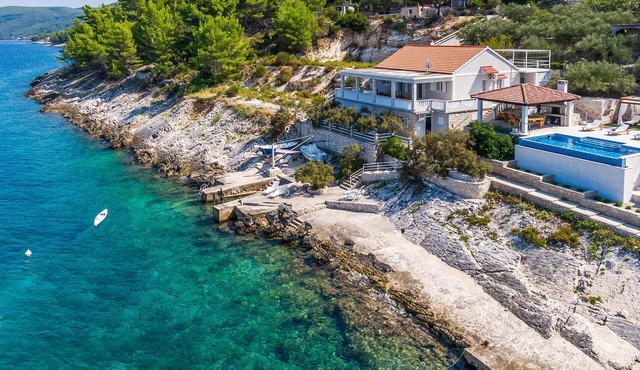 Stunning home in Blato