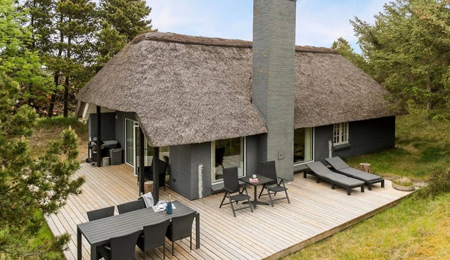 Stunning home in Blåvand with kitchen