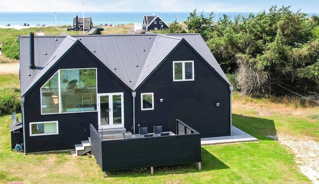 Stunning home in Blokhus with house sea view