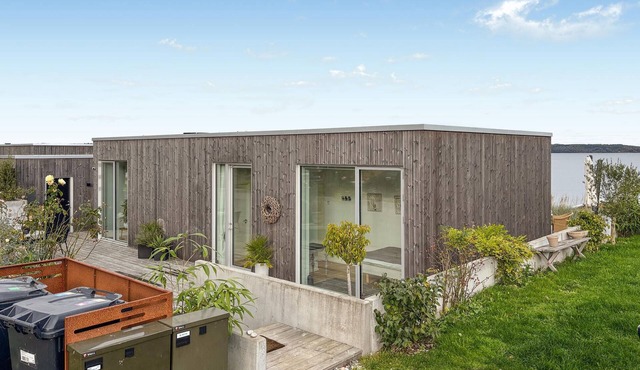 Stunning home in Børkop with house sea view