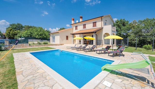 Stunning home in Bregi