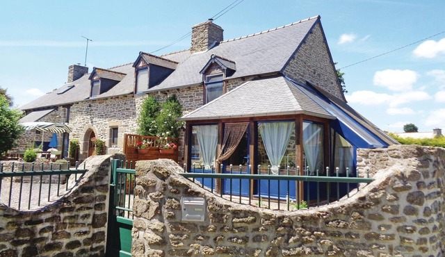 Stunning home in Bréhand with WiFi