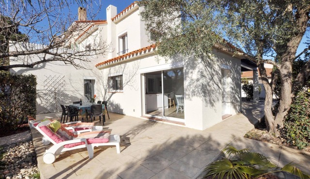 Stunning home in Canet Plage with WiFi