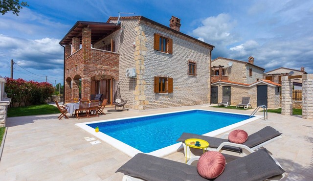 Stunning home in Cabrunici