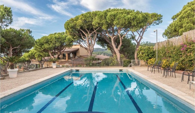 Stunning Home In Cabrils
