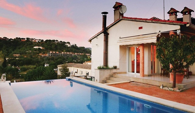 Stunning home in Calonge with WiFi