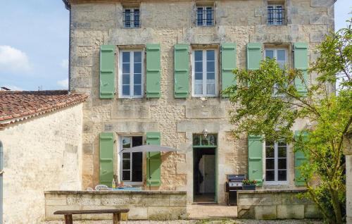 Stunning Home In Chadurie