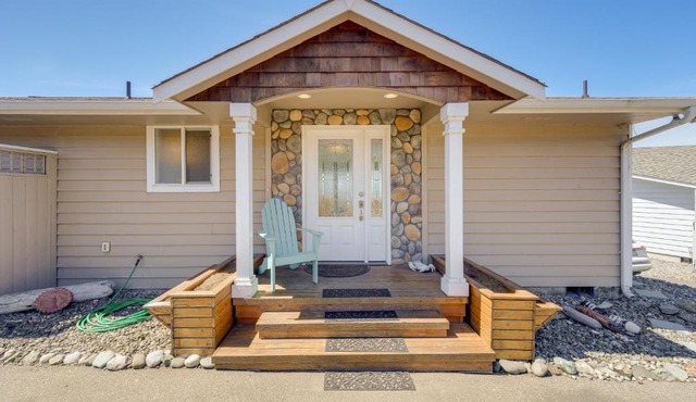 Stunning Home in Coupeville with Deck and Beach Access