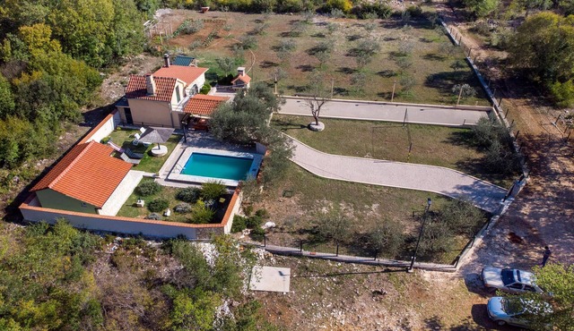 Stunning home in Desne