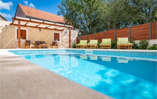 Stunning Home In Dicmo