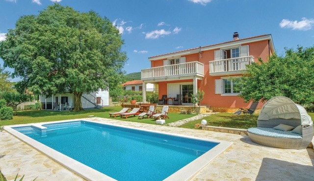 Stunning home in Dicmo