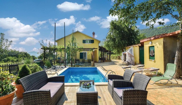 Stunning home in Dicmo