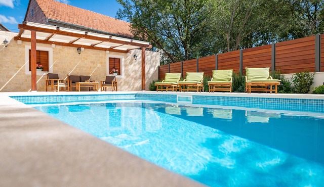 Stunning home in Dicmo