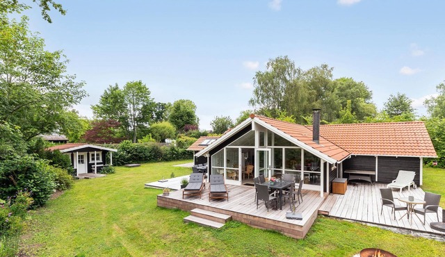 Stunning home in Dronningmølle