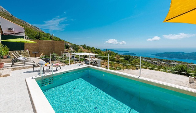 Stunning home in Dubravica