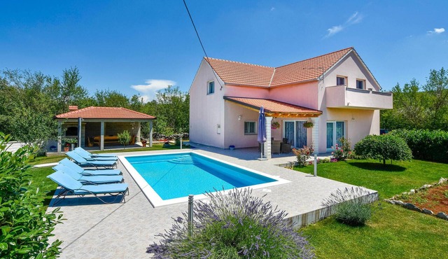 Stunning home in Dugopolje with sauna