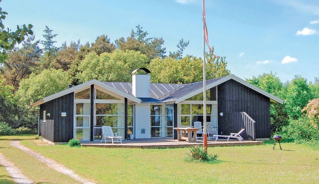 Stunning home in Ebeltoft with sauna