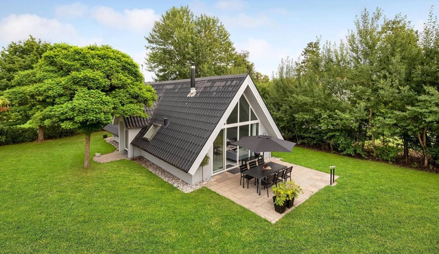 Stunning home in Ebeltoft with kitchen