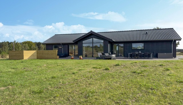 Stunning home in Ebeltoft with sauna