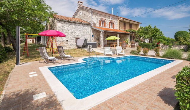Stunning home in Erzisce