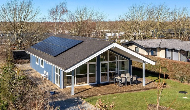 Stunning home in Esbjerg V with kitchen