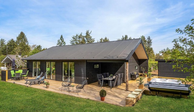 Stunning home in Fårvang with WiFi