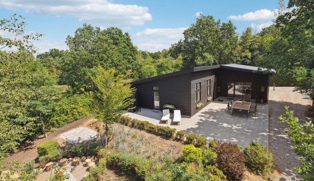 Stunning home in Fårvang with WiFi