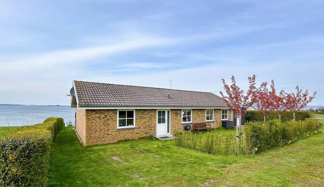 Stunning home in Faaborg with house sea view
