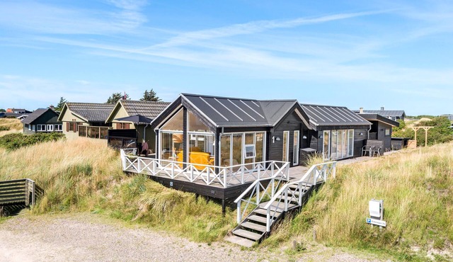 Stunning home in Fanø with kitchen