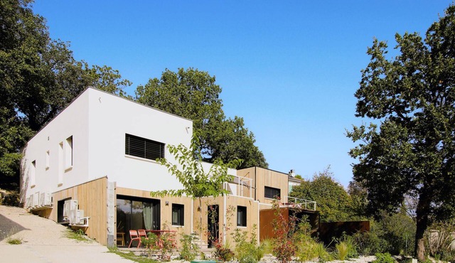 Stunning home in Suze la Rousse