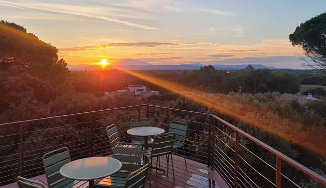 Stunning home in Suze la Rousse