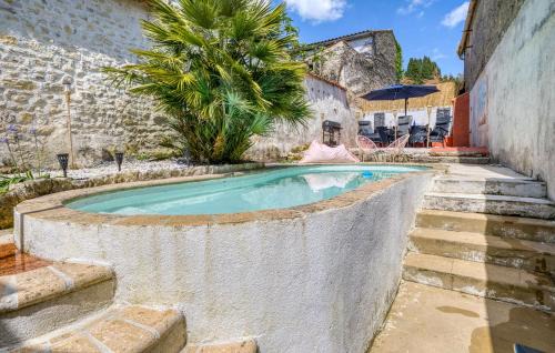 Stunning Home In Tonnay-Boutonne