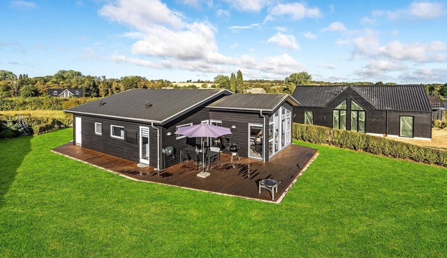 Stunning home in Frørup with kitchen