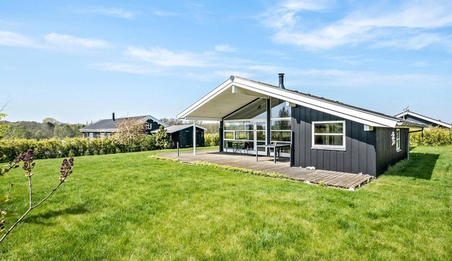 Stunning home in Frørup with kitchen