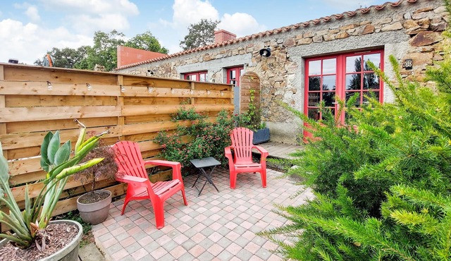 Stunning home in Frossay with WiFi