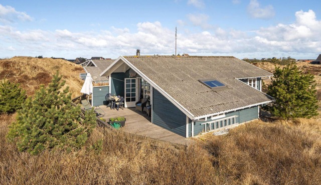 Stunning home in Frøstrup with WiFi