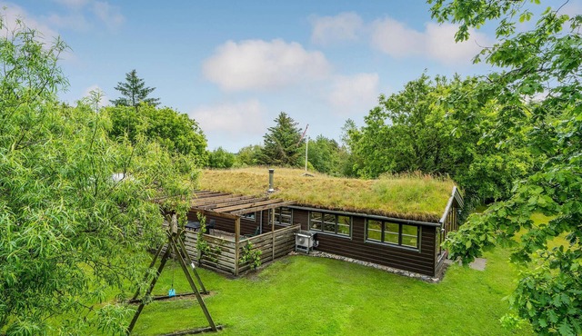 Stunning home in Frøstrup with WiFi