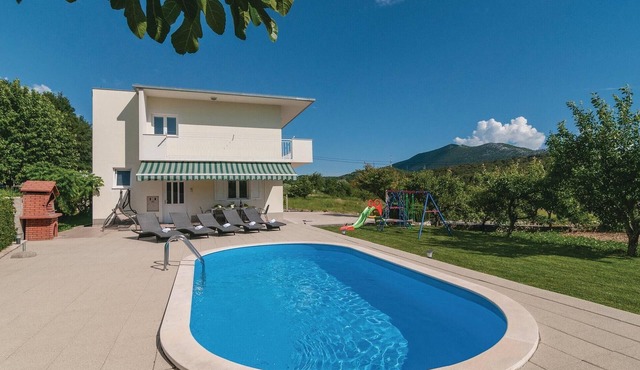 Stunning home in Gata