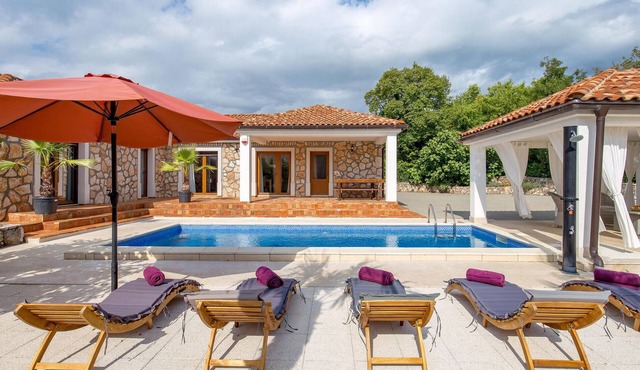 Stunning home in Gostinjac