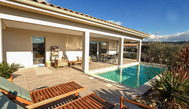 Stunning home in Goudargues