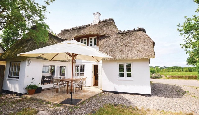 Stunning home in Gråsten with kitchen