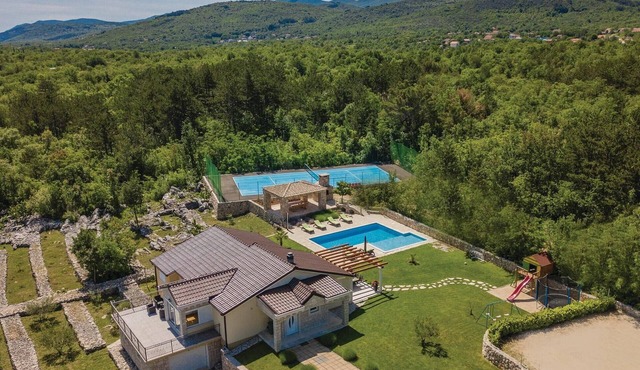 Stunning home in Grubine