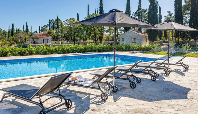 Stunning home in Gruda