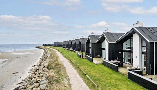 Stunning Home In Hadsund With Wifi