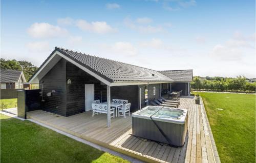 Stunning Home In Hadsund With Five Bedrooms And Wifi